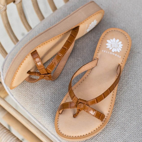 CRISS CROSS STRAP SANDALS COLOR RED - Picture 3 of 7